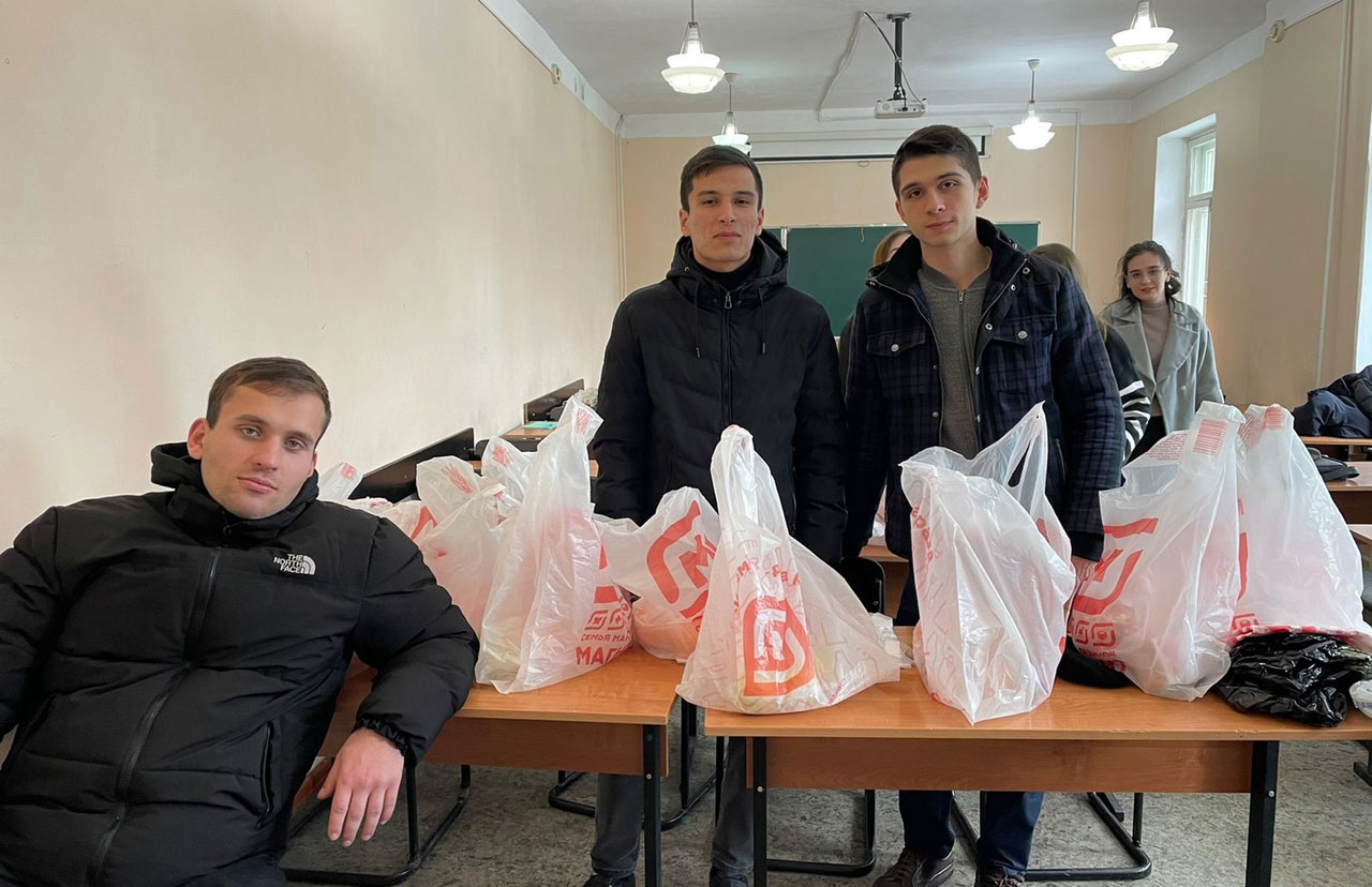 Студенты ВКУ/ВИУ приняли участие в поддержке раненых военных