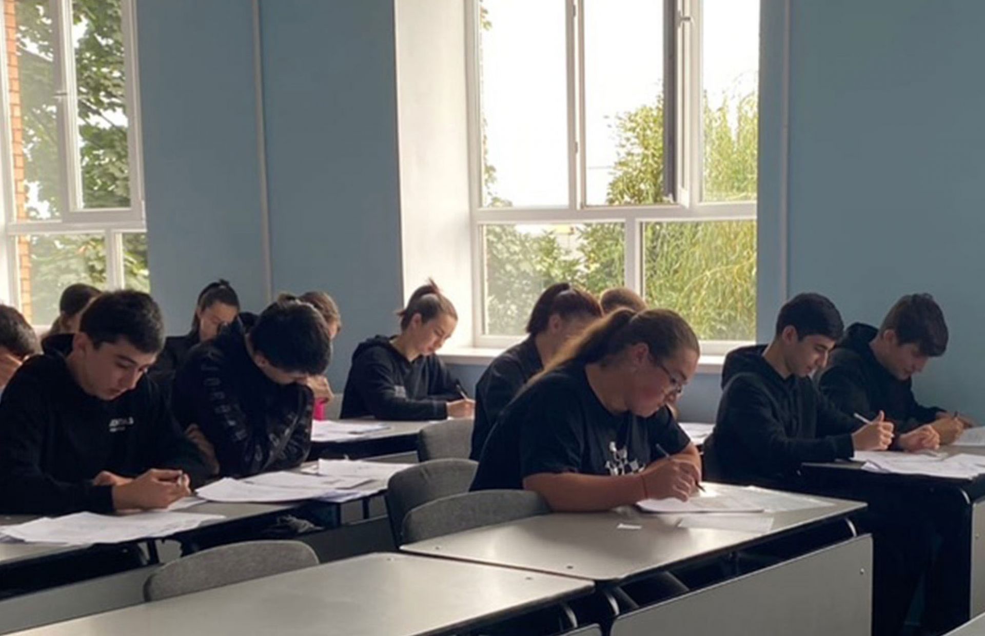 Студенты Владикавказского института управления написали диктант посвященный 