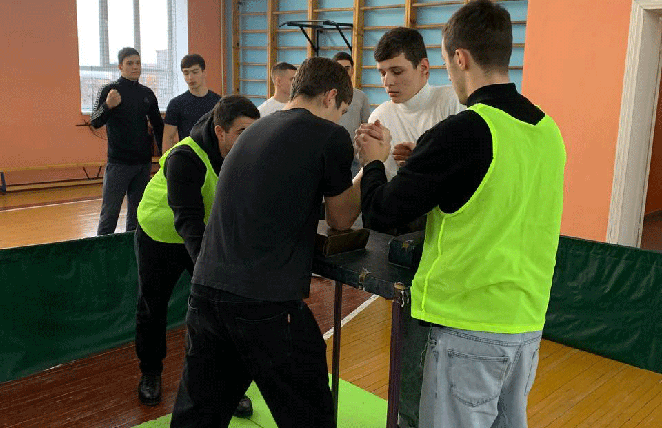 В ВИУ прошли соревнования по армрестлингу среди студентов.