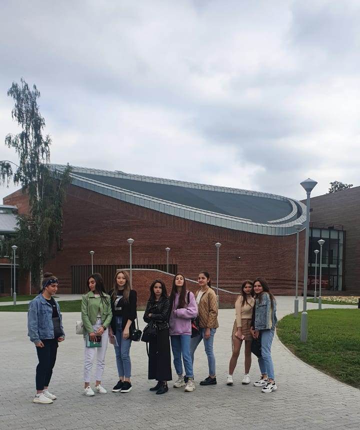 Cтуденты ВИУ и ВКУ посетили Национальный музей РСО-Алания и Художественный музей им. М.Туганова.